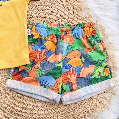 Conj. Camiseta Amigos Jurássicos e Bermuda Dinos - Mostarda